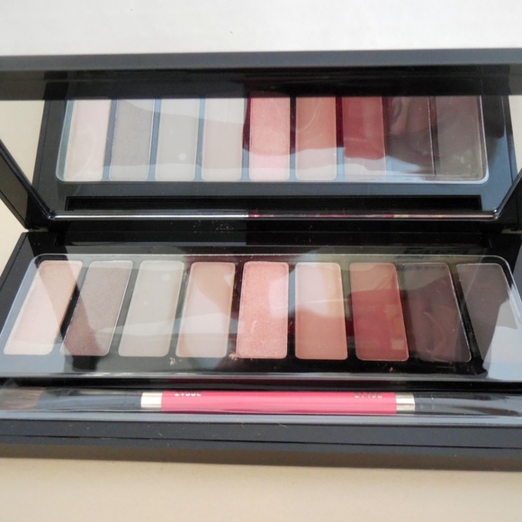 MAC Cosmetics Smokey Eye Palette from Nutcracker Suite Collection - Picture 6 of 7